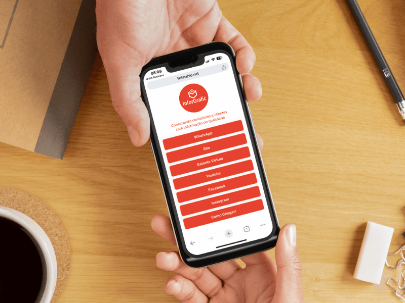 Tela de um smartphone exibindo uma página de Link na Bio customizada, com foto de perfil do escritório contábil e uma lista vertical de botões elegantes para canais de contato.